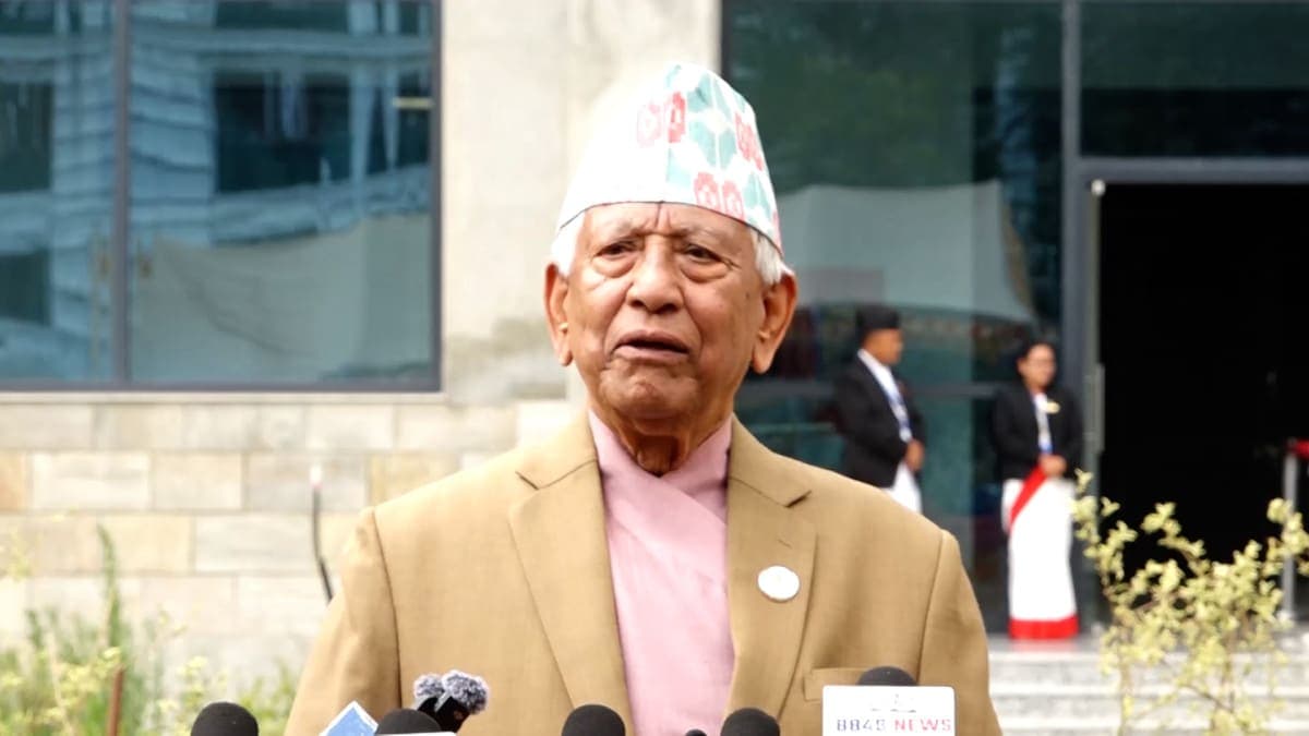 प्रधानमन्त्रीलाई इतिहास अध्ययन गर्न अर्जुननरसिंह केसीको सुझाव