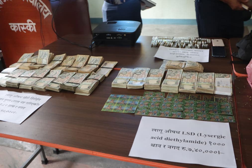 पोखराबाट १ हजार पत्ता एलएसडीसहित भारतीय नागरिक पक्राउ