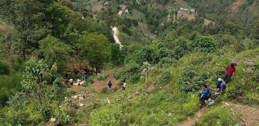 काभ्रे बस दुर्घटनामा मृत्यु हुनेको संख्या ८ पुग्यो