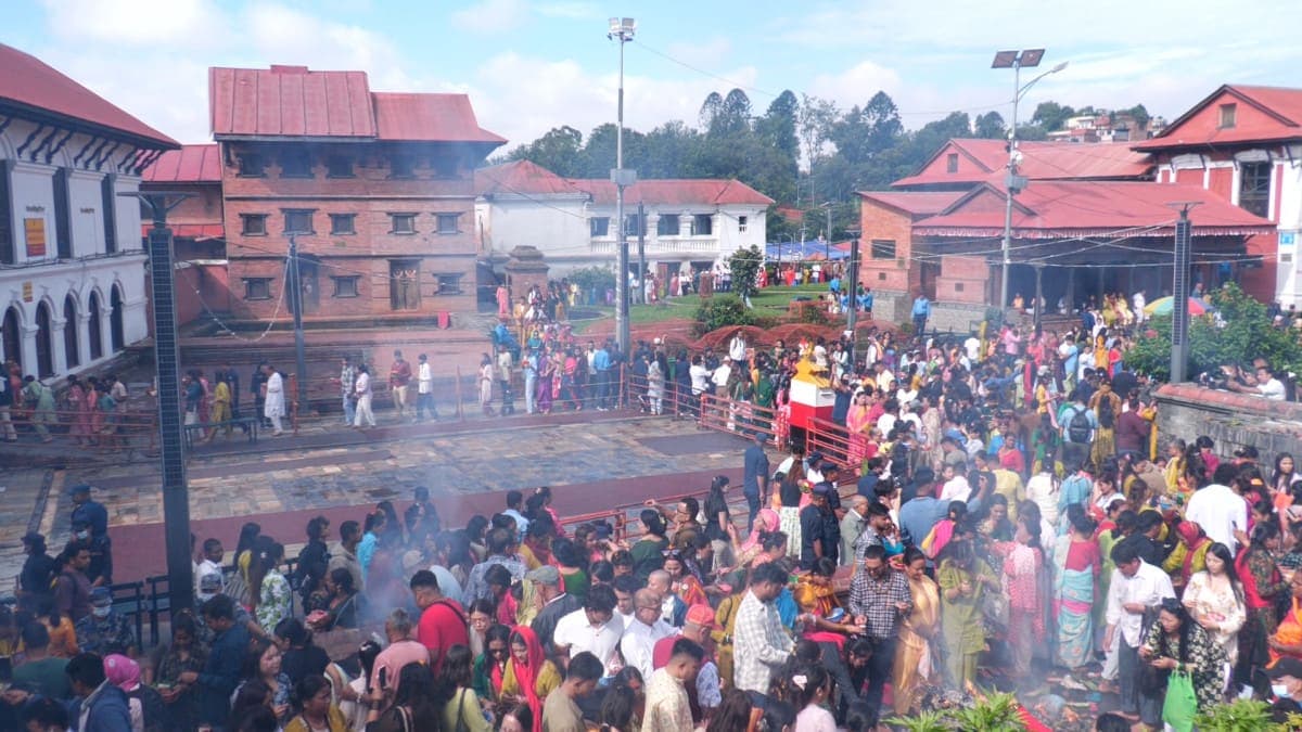 साउनको दोस्रो सोमबार: पशुपतिनाथसहित देशभरका शिवालयमा भक्तजनको घुइँचो
