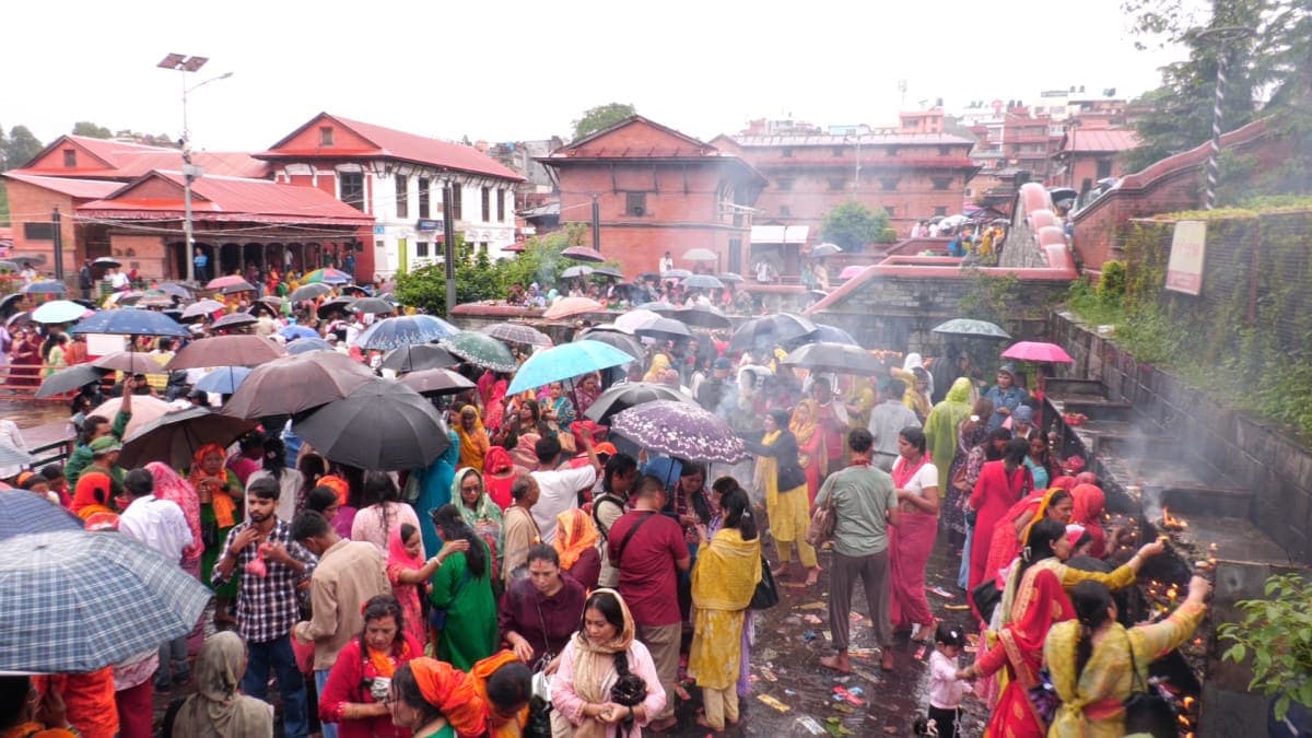 श्रावणको तेस्रो सोमबार: पशुपतिनाथसहित देशभरका शिवालयमा भक्तजनको घुइँचो