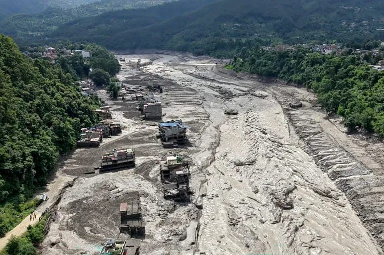 रसुवामा बाढीपहिरो : लुम्बिनीका १२९ नागरिक सम्पर्कबाहिर
