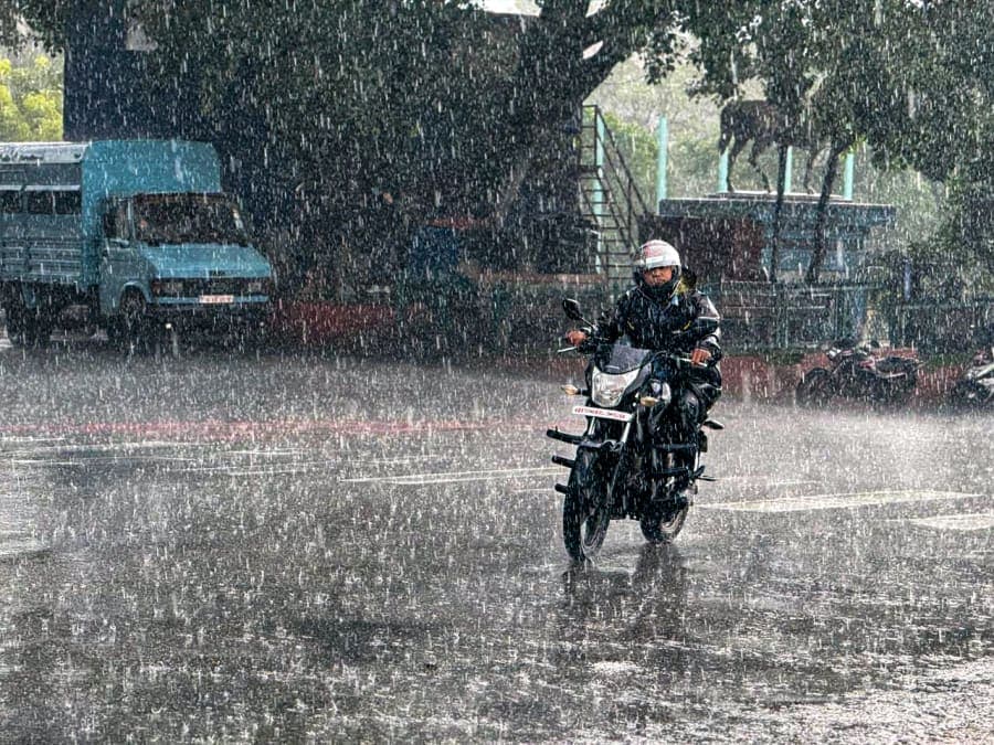धेरै ठाउँमा निरन्तर झरी, आज अपराह्नदेखि देशभर वर्षा कम हुने